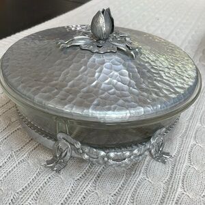 VTG Rodney Kent hand-forged hammered aluminum covered dish w/ Pyrex dish 1950s